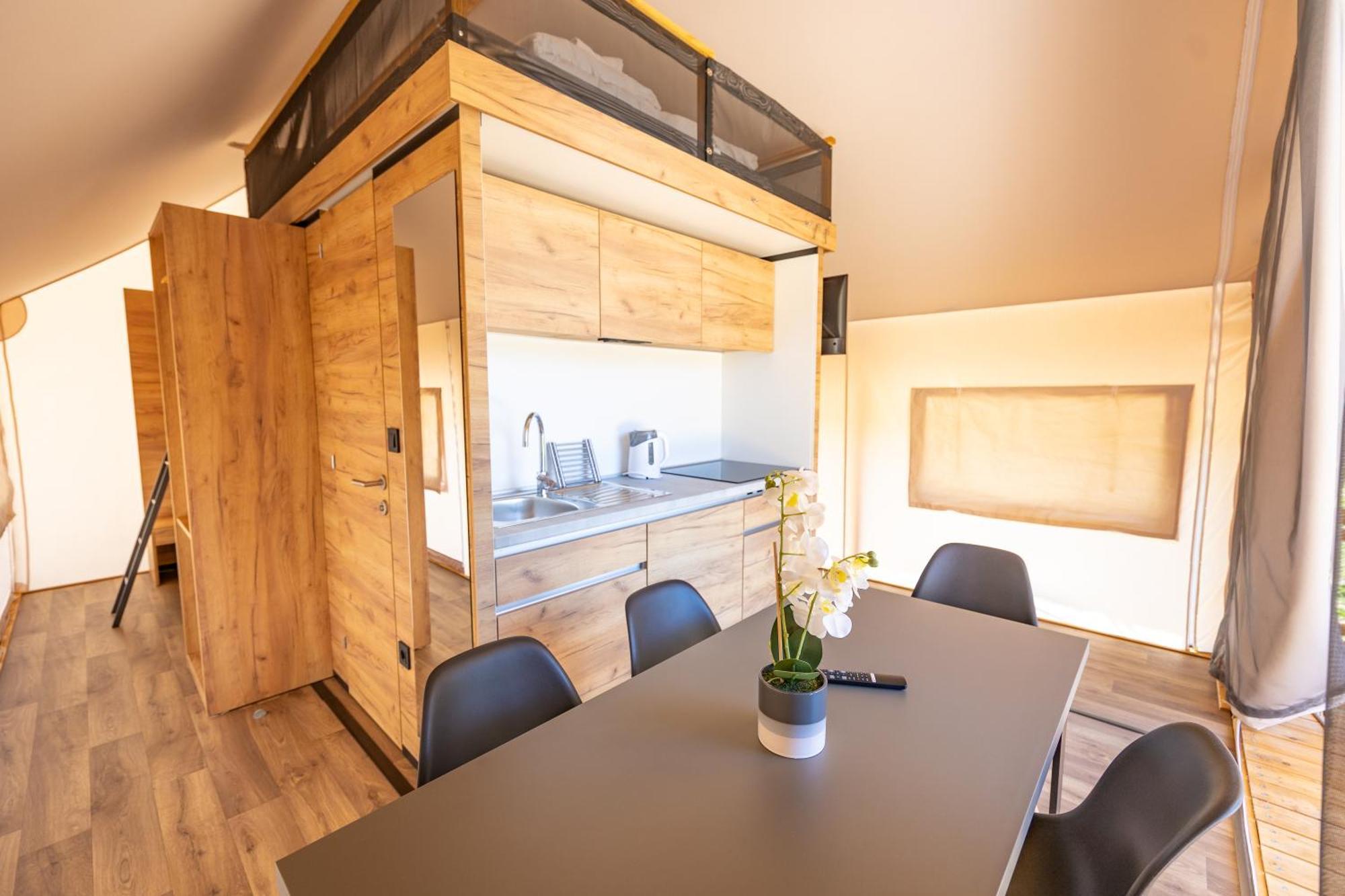 Camp Dole Zivogosce - Mobile Home And Glamping Tent ภายนอก รูปภาพ